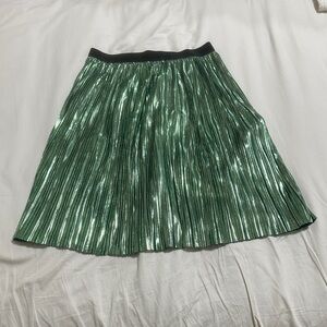 Zara Girls Metallic Green Pleated Skirt Size 8/9 NWT